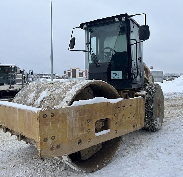 Дорожный каток CAT CS64B, 2021